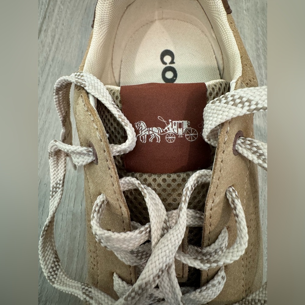 HOST PICK Coach women’s size 8D Euro 41 worn once, excellent condition - Picture 4 of 6